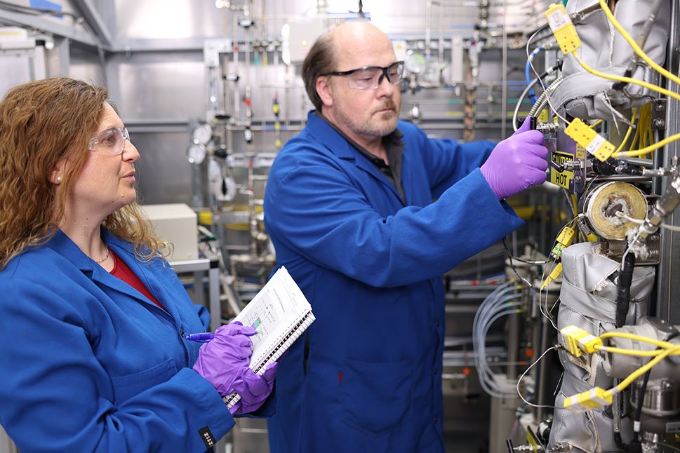 The Air Products Hydrogen Reactions Lab is designed to create an opportunity for innovation and productivity in our customers' hydrogenation reactions